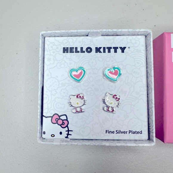 Hello Kitty Earrings - Picture 3 of 3